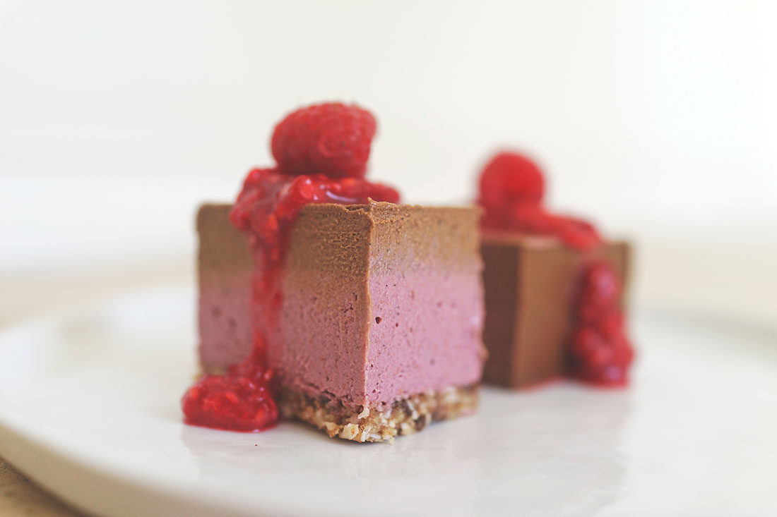 raspberry-chocolate-cream-bar-raw