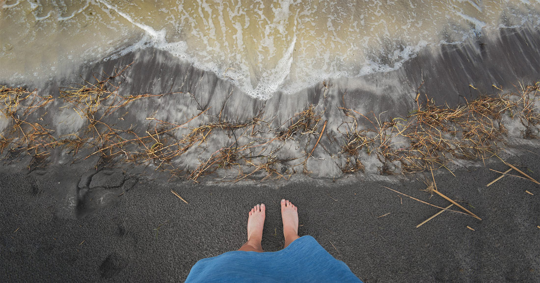 The Incredible Health Benefits of Walking Barefoot Daily