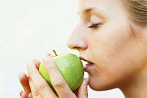 The Migraine Diet: What Foods to Eat and Avoid to Prevent Headaches